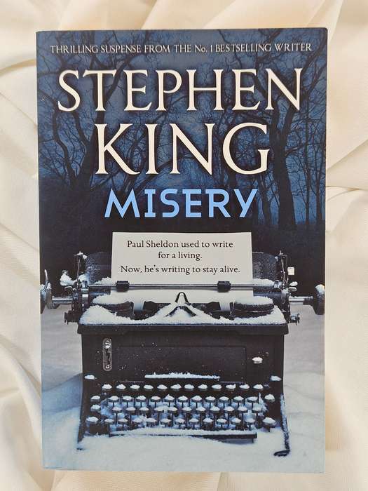 Misery by Stephen King - Paperback
