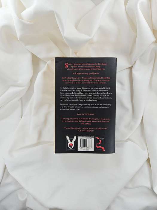 New Moon by Stephenie Meyer - Paperback