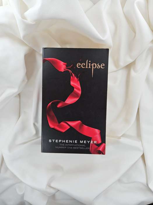 Eclipse by Stephenie Meyer - Paperback