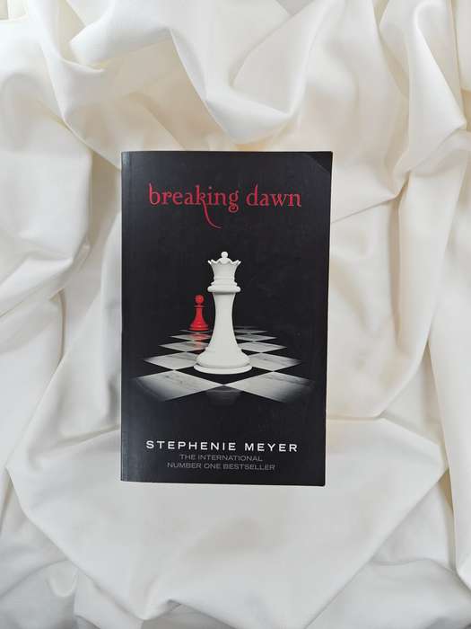 Breaking Dawn by Stephenie Meyer - Paperback