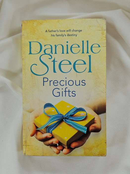 Precious Gifts by Danielle Steel - Paperback