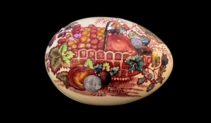Ornament egg Masons