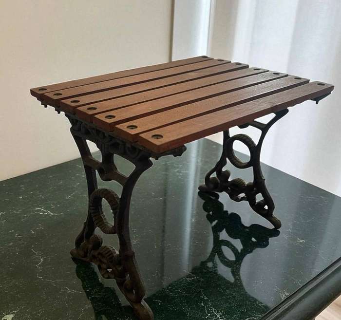 Bench/chair miniature