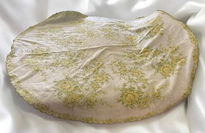 Tablecloth round vintage