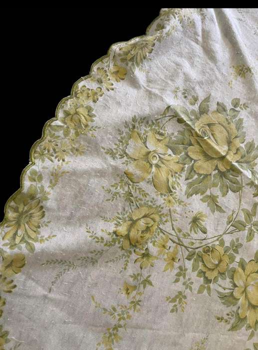 Tablecloth round vintage