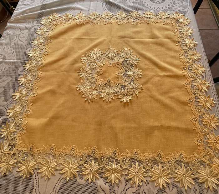 Table centre piece/overlay/tablecloth guipere lace(5)