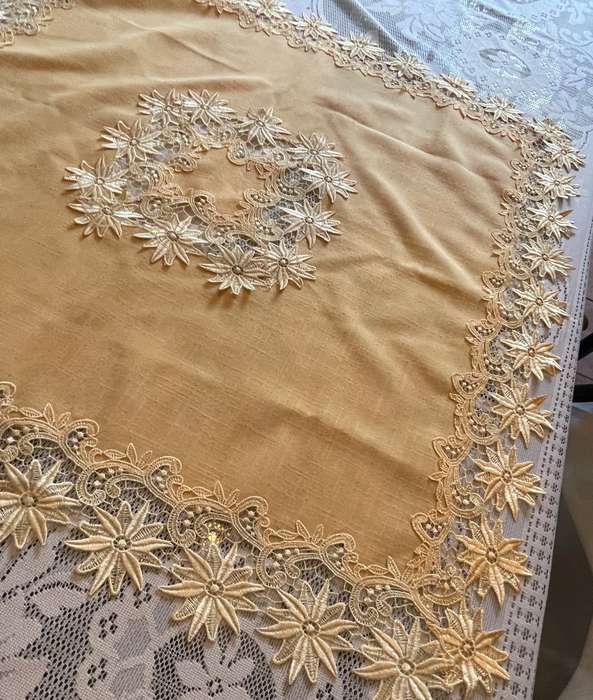 Table centre piece/overlay/tablecloth guipere lace(5)