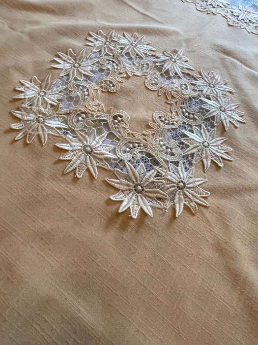 Table centre piece/overlay/tablecloth guipere lace(5)