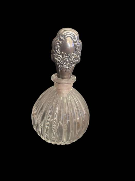 Perfume bottle(C)