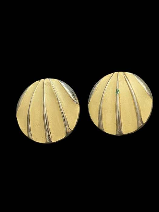 Earrings clip on per pair