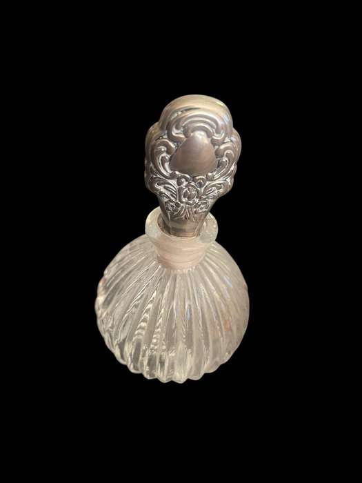 Perfume bottle(C)