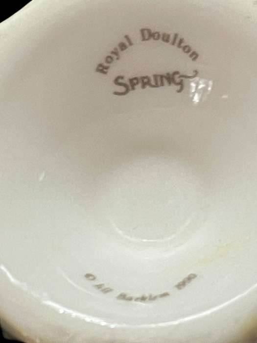 Egg cup Royal Doulton Spring
