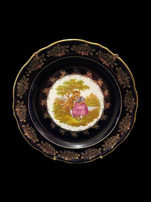 Plate display Limoges