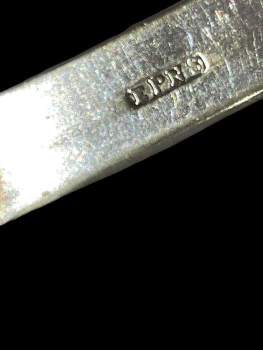 Butter knives each