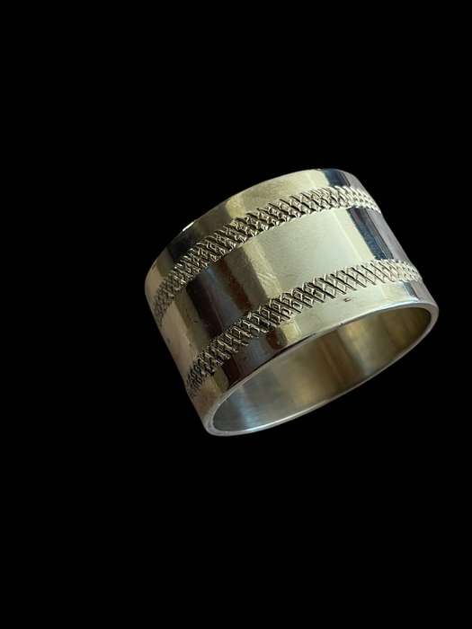 Napkin rings silver plated each(C,D)