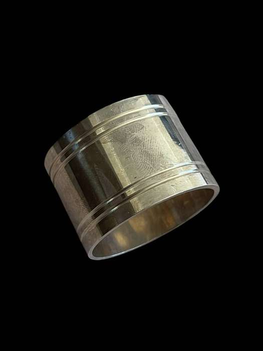Napkin rings silver plated each(C,D)