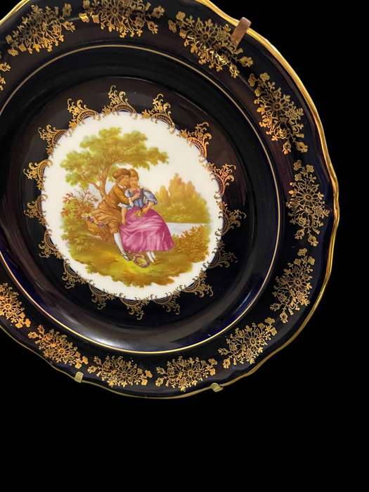 Plate display Limoges