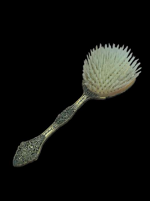 Hair brush petit point