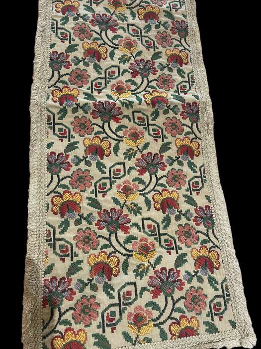 Table runner/centre piece(33)