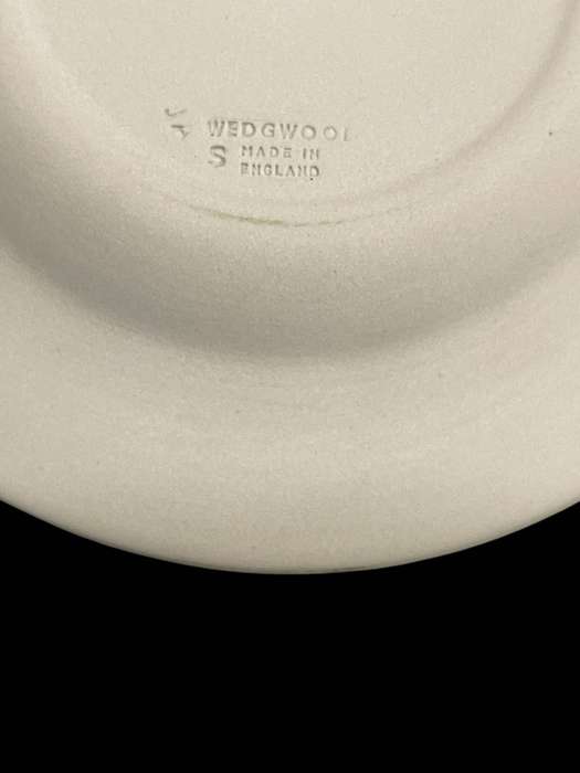 Plate display Wedgwood  lilac
