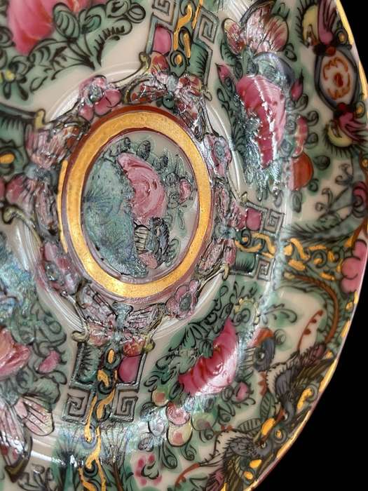 Plate display Oriental