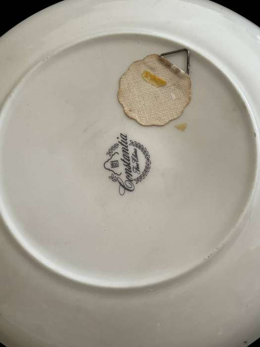 Plate display