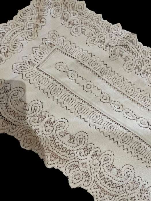 Table runner/centre piece(32)