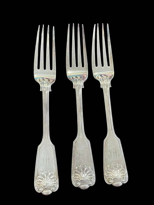 Dinner forks Queens pattern