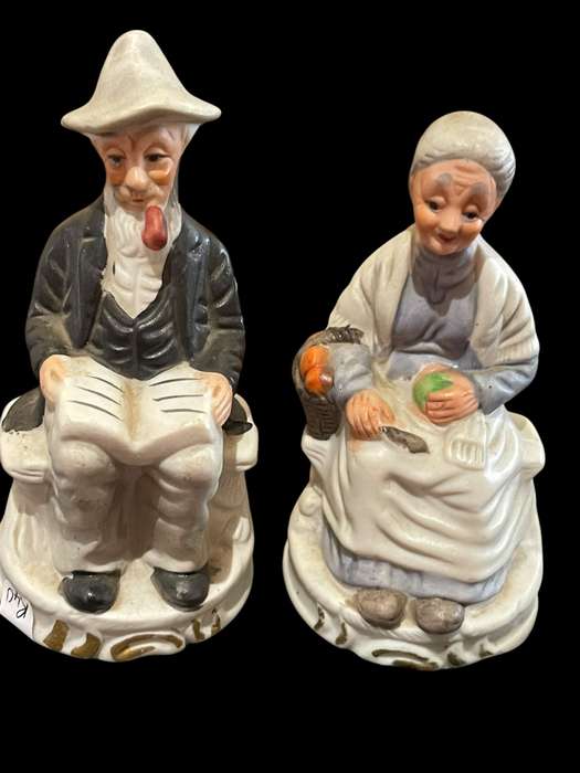 Figurines set