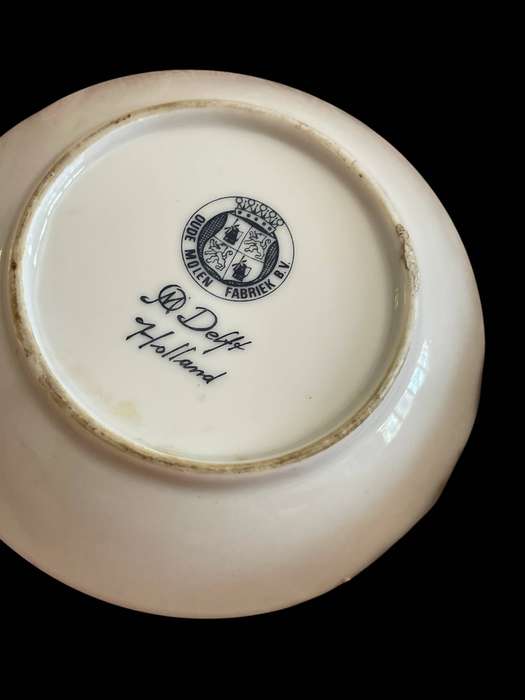 Plate display Delft