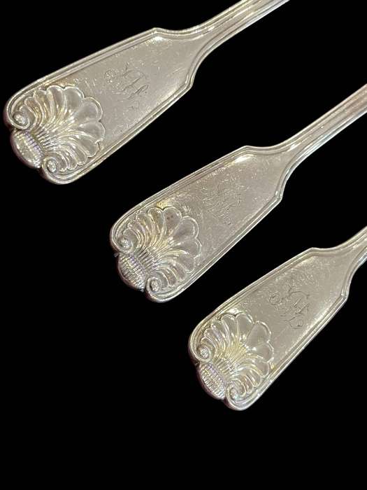 Dinner forks Queens pattern