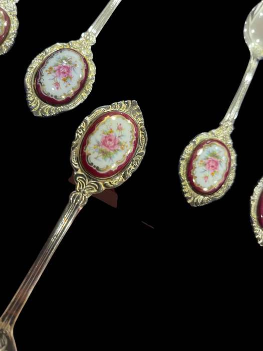 Teaspoons porcelain topoed