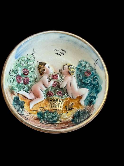 Plate display Capodimonte(?)