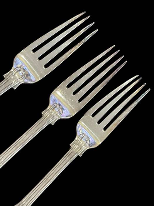 Dinner forks Queens pattern