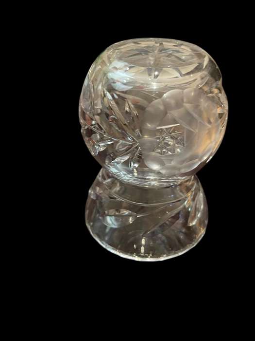 Vase rose cut crystal each(E)