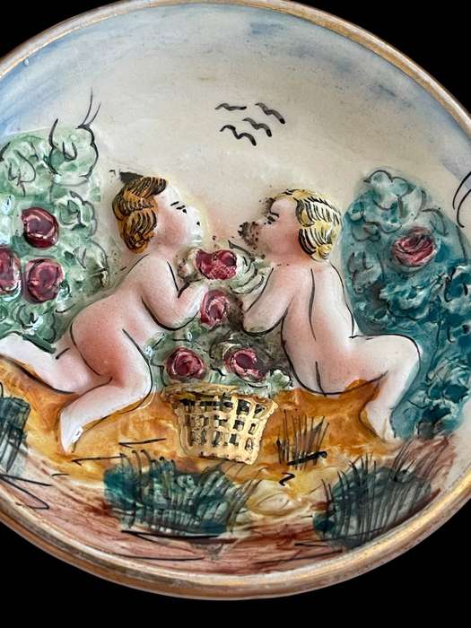 Plate display Capodimonte(?)