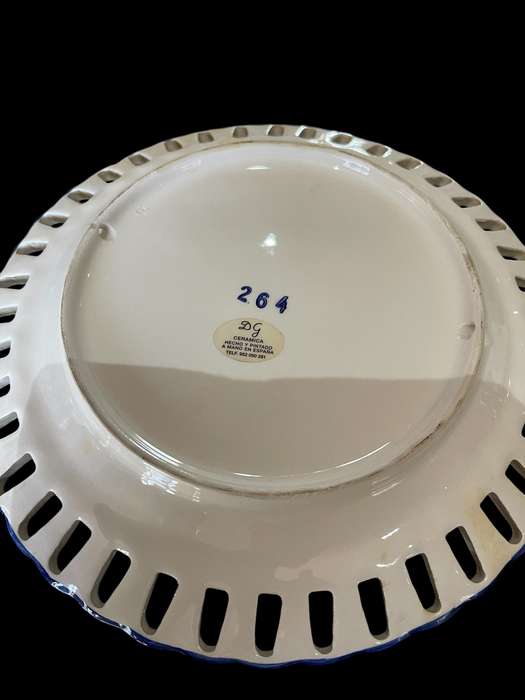 Plate display