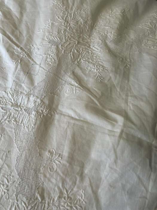 Tablecloth embroidered round(NR16)