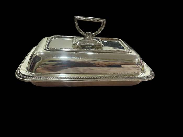 Serving/entree dish