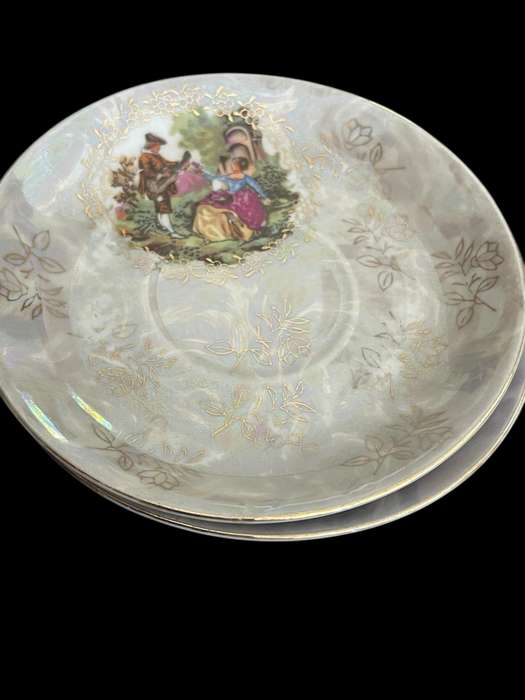 Saucer lustreware each