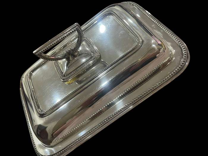 Serving/entree dish