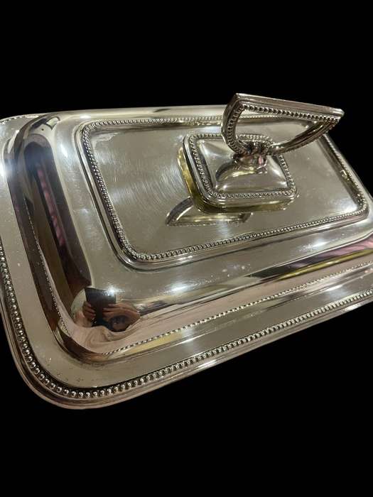 Serving/entree dish