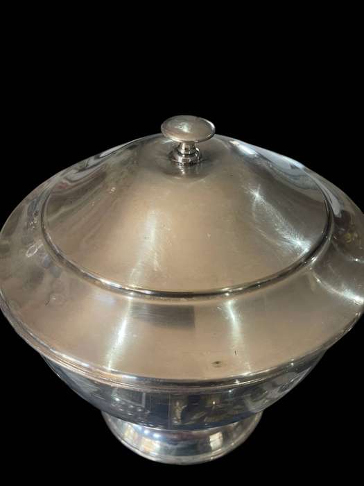 Soup tureen