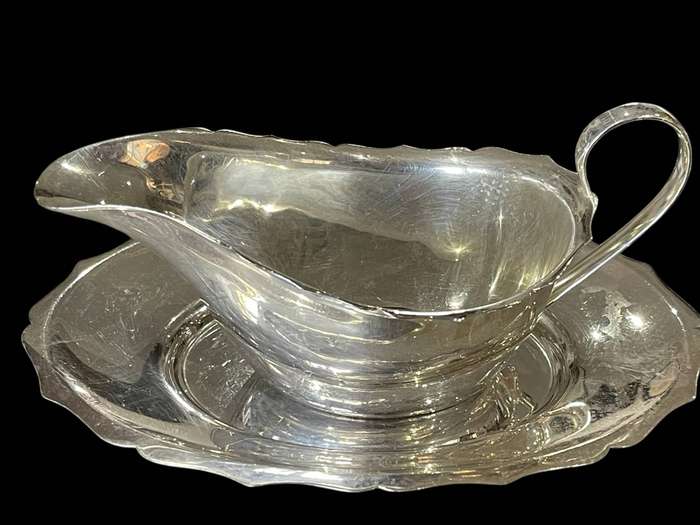 Gravy boat drip tray