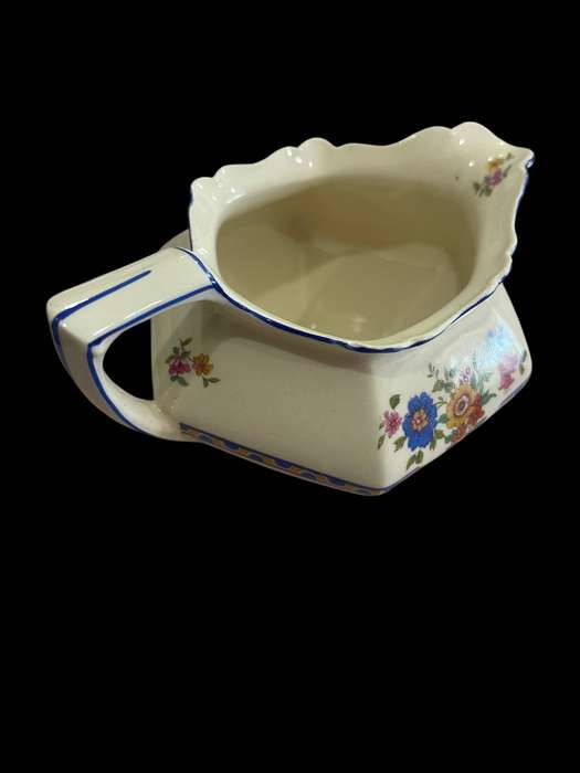 Creamer / milk jug Maddock