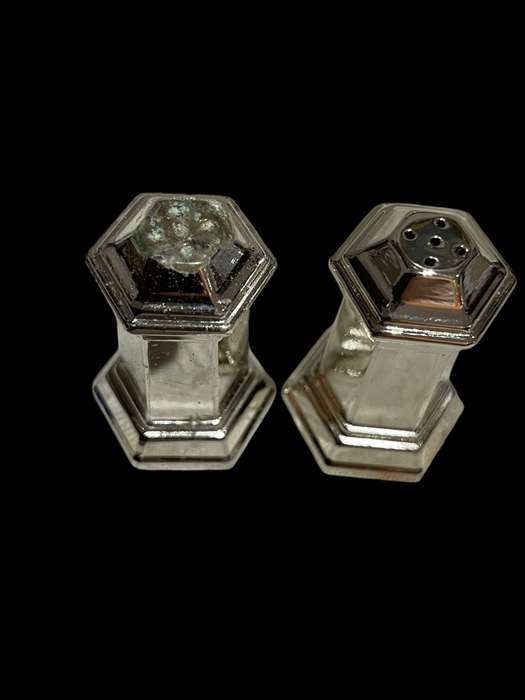 Salt pepper sets per set