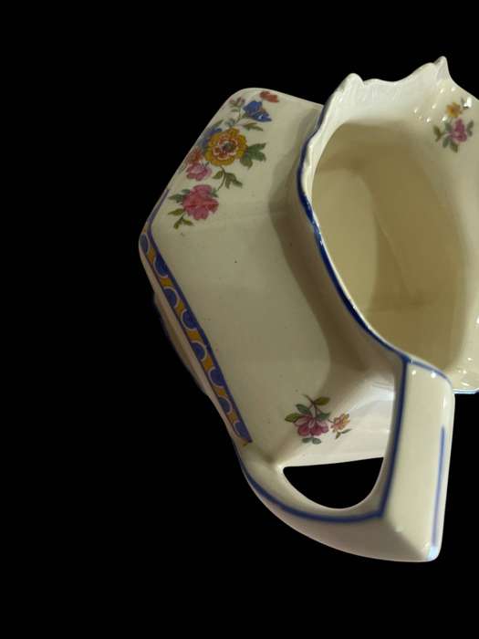 Creamer / milk jug Maddock