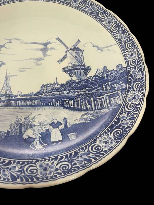 Plate Delft charger