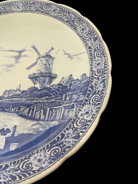 Plate Delft charger