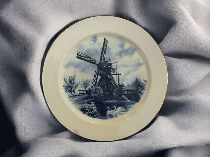 Plate display Delft  style